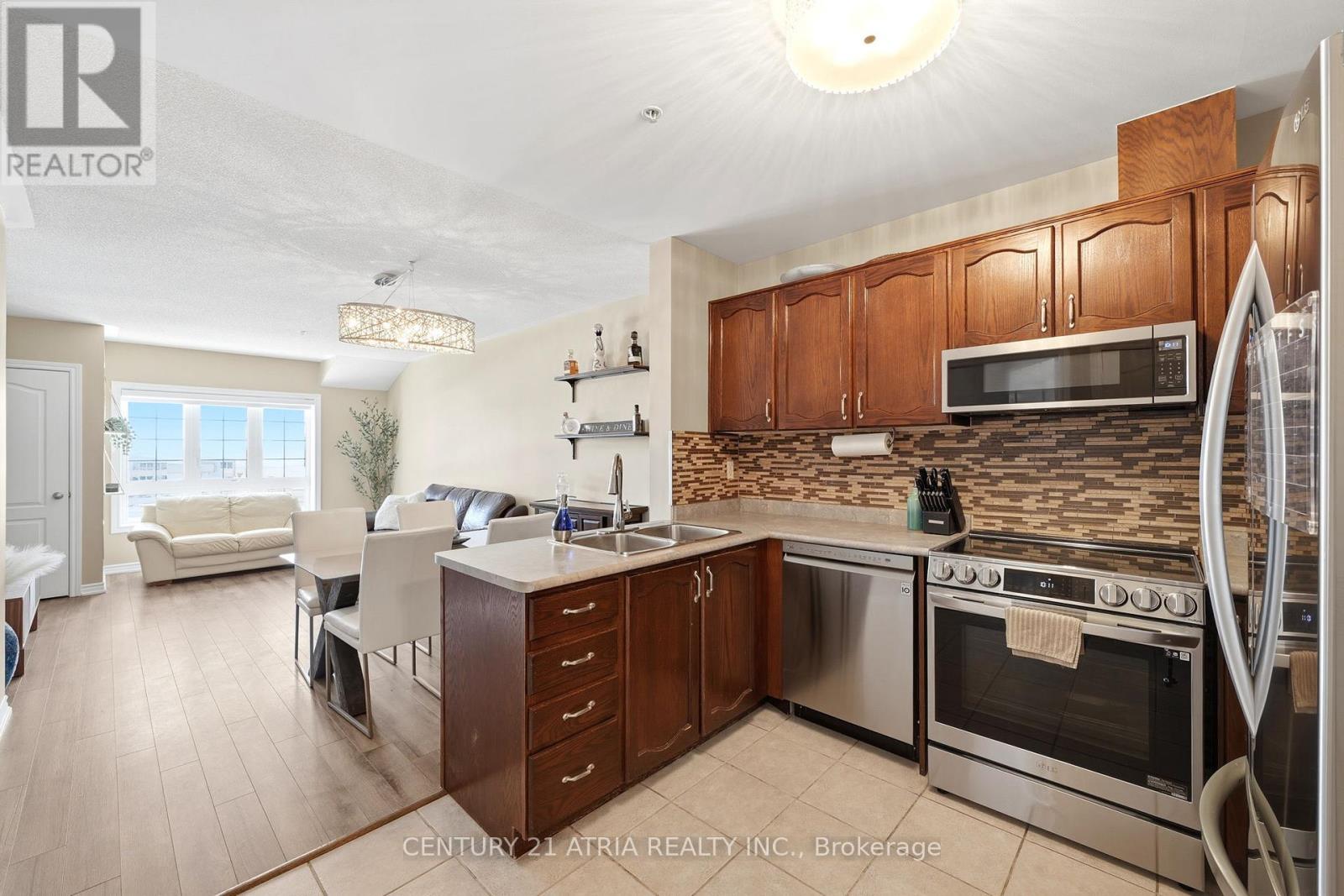 213 - 112 Simcoe Road, Bradford West Gwillimbury, Ontario  L3Y 1Y2 - Photo 9 - N12855612