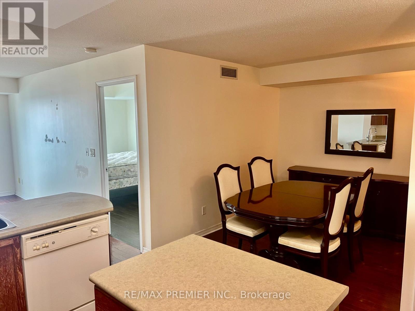 307 - 11 Oneida Crescent, Richmond Hill (Langstaff), Ontario  L4B 0A1 - Photo 5 - N12855616