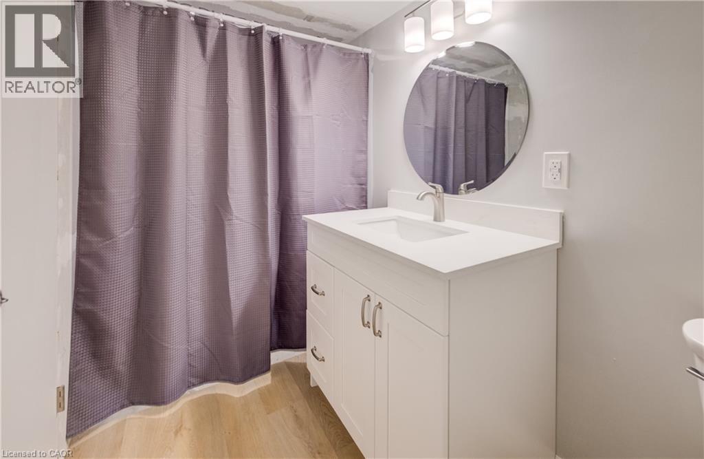 15 Mcleod Court, Kitchener, Ontario  N2R 1A9 - Photo 33 - 40808685