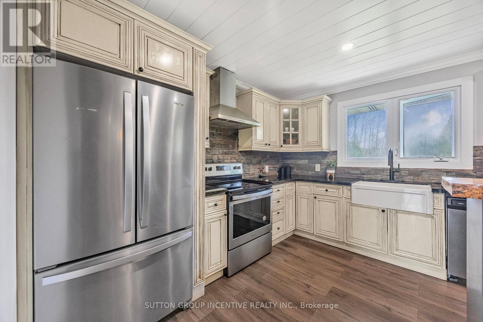 2266 Foxmead Road, Oro-Medonte, Ontario  L0K 1E0 - Photo 11 - S12855726