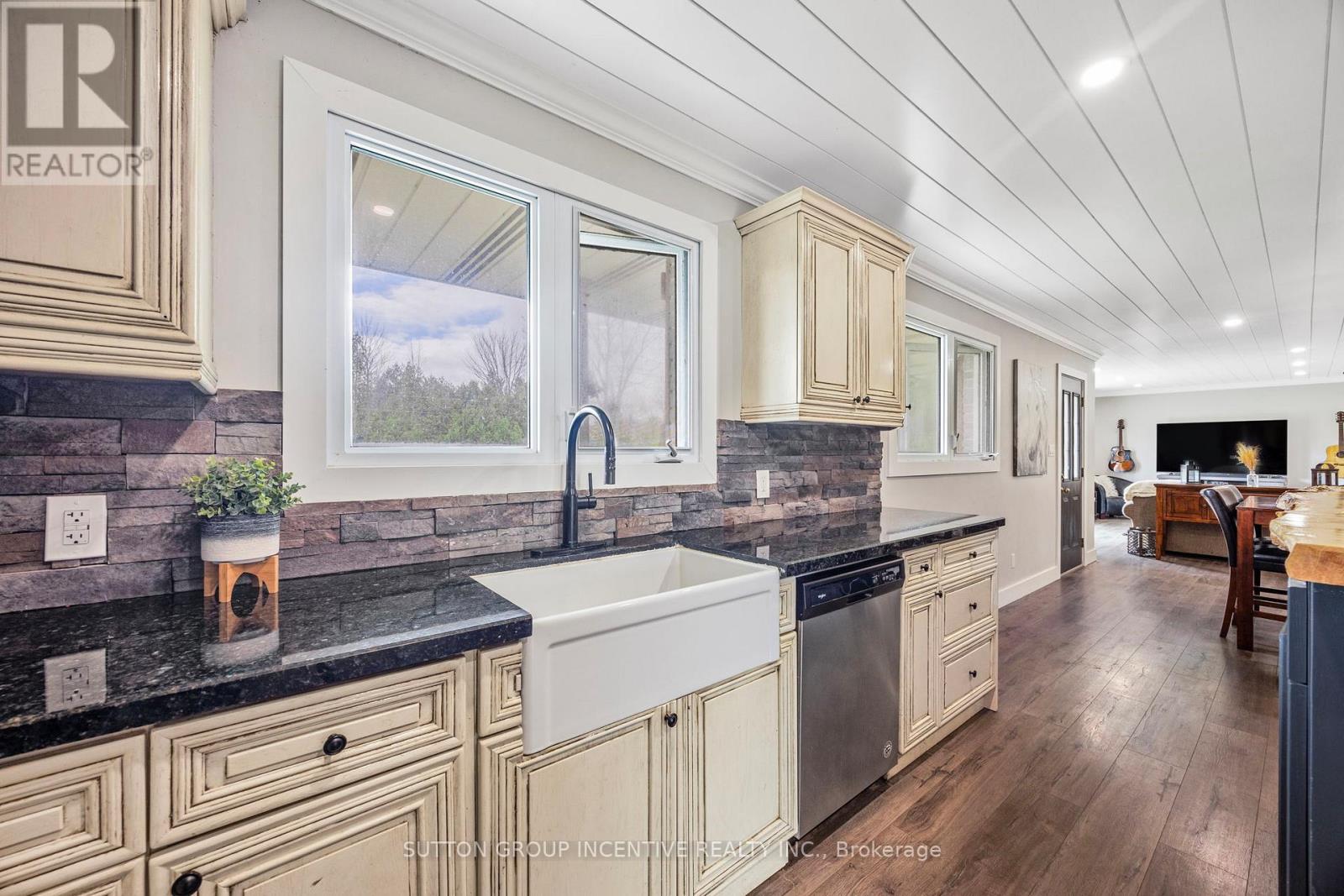 2266 Foxmead Road, Oro-Medonte, Ontario  L0K 1E0 - Photo 12 - S12855726