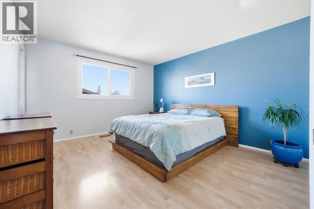 447 Berkley Crescent Nw, Calgary, Alberta  T3K 1A9 - Photo 13 - A2285083