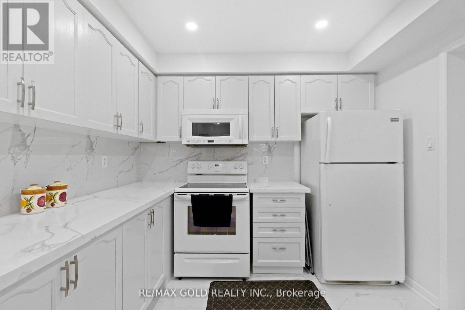 40 Blue Spruce Street, Brampton, Ontario  L6R 1C5 - Photo 2 - W12855598