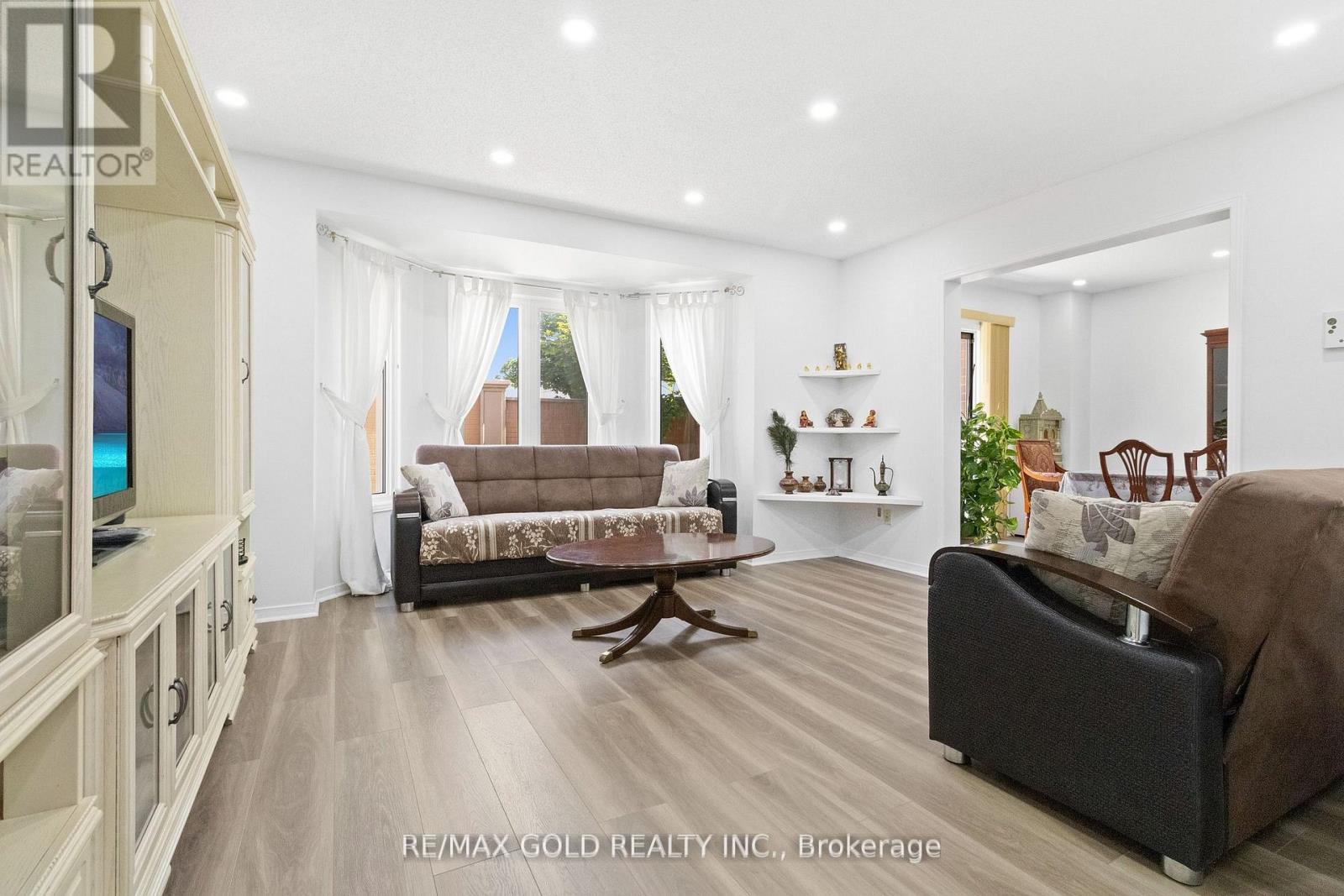 40 Blue Spruce Street, Brampton, Ontario  L6R 1C5 - Photo 6 - W12855598