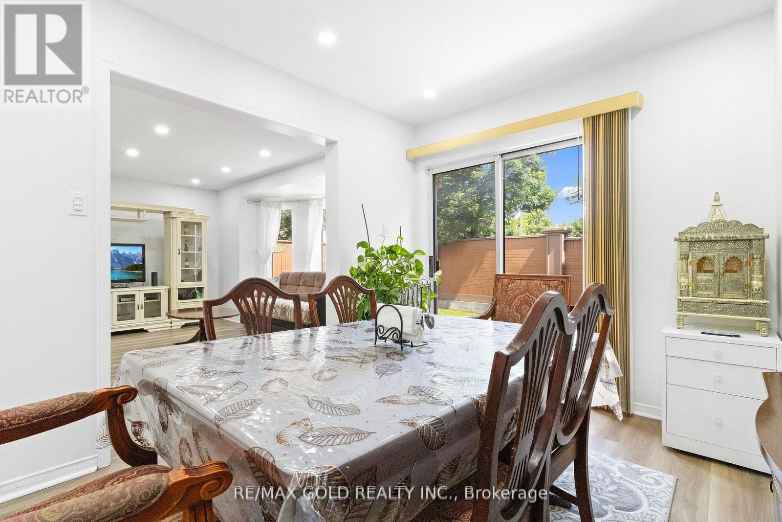 40 Blue Spruce Street, Brampton, Ontario  L6R 1C5 - Photo 8 - W12855598