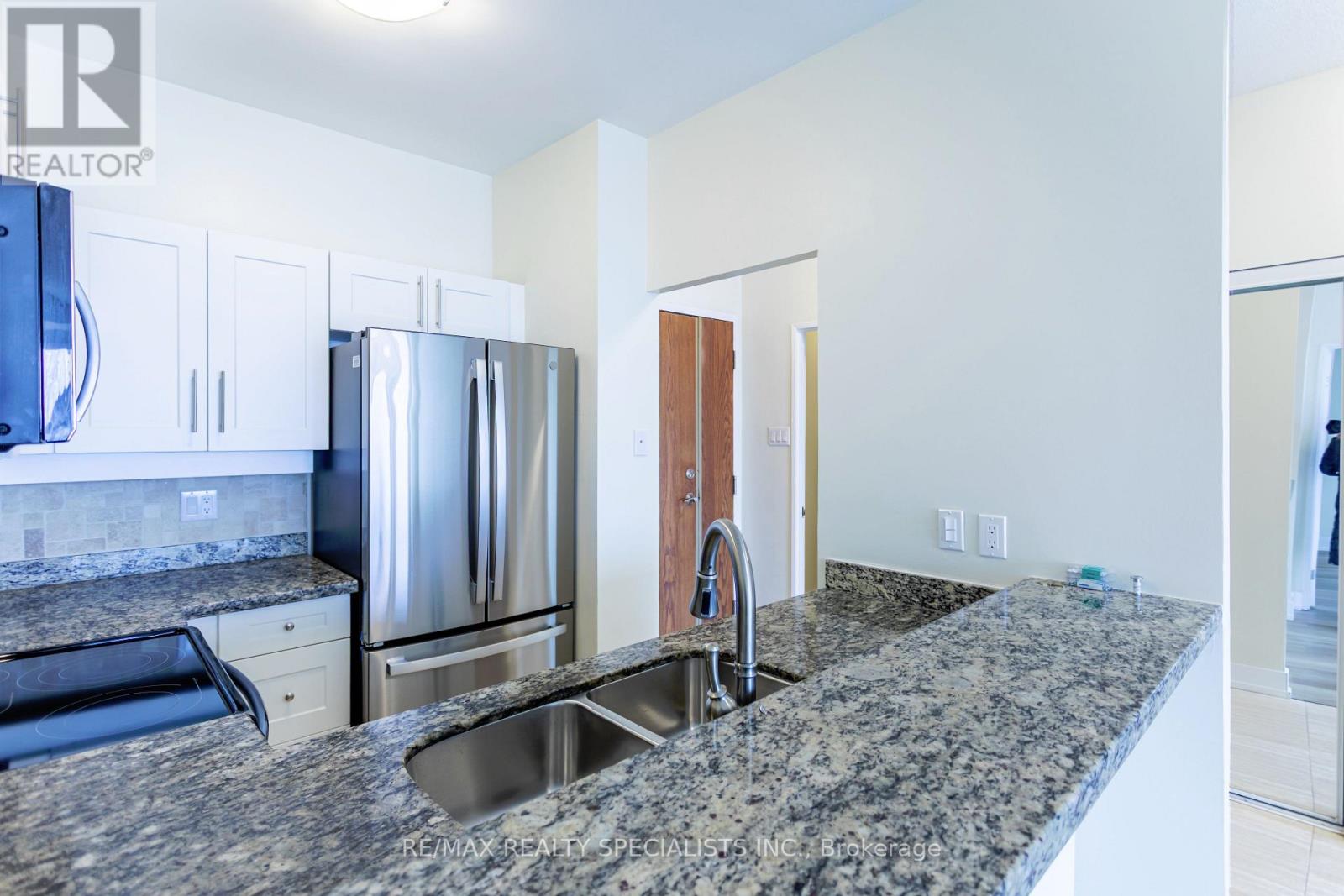 708 - 2511 Lakeshore Road W, Oakville, Ontario  L6L 6L9 - Photo 13 - W12855622