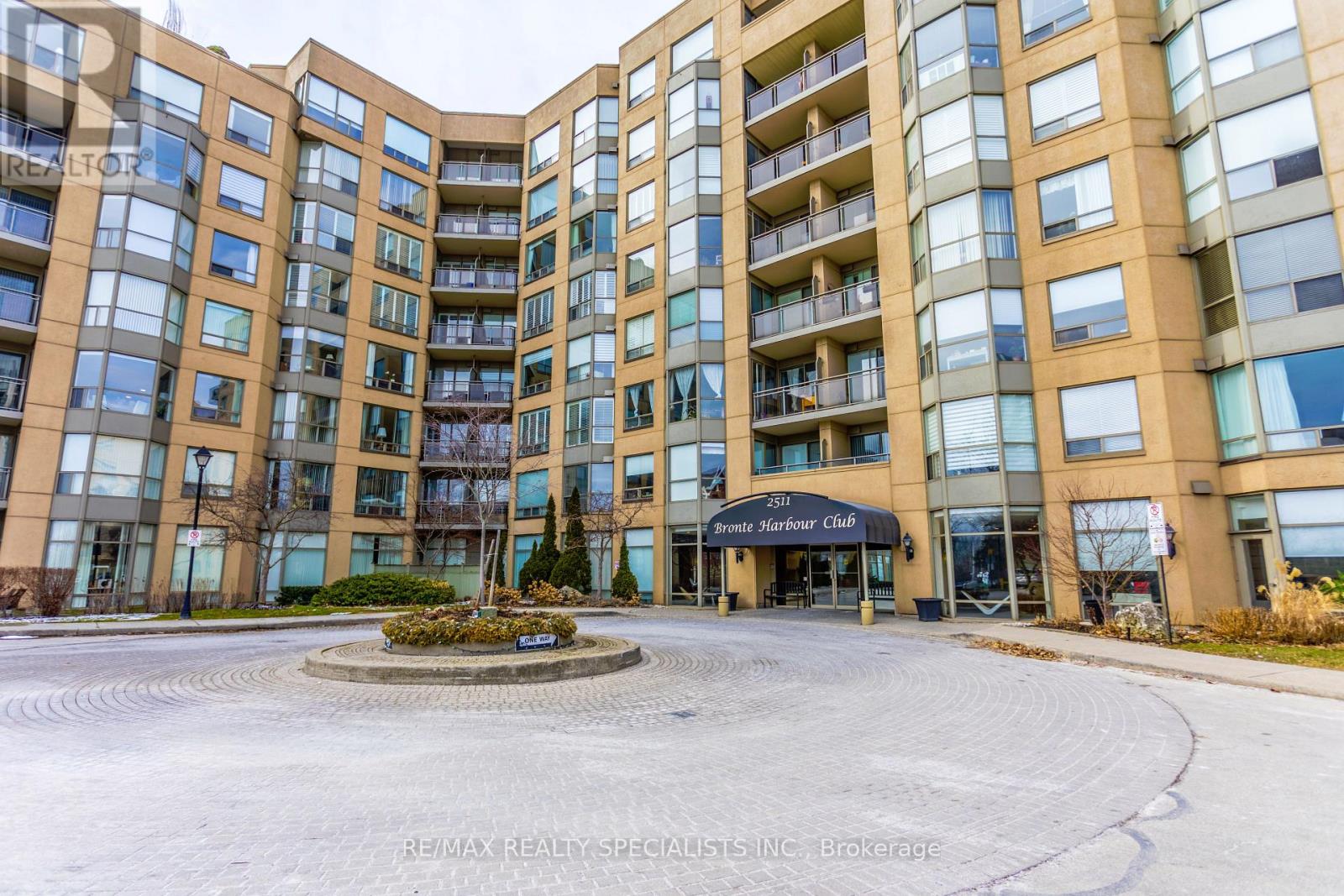 708 - 2511 Lakeshore Road W, Oakville, Ontario  L6L 6L9 - Photo 2 - W12855622