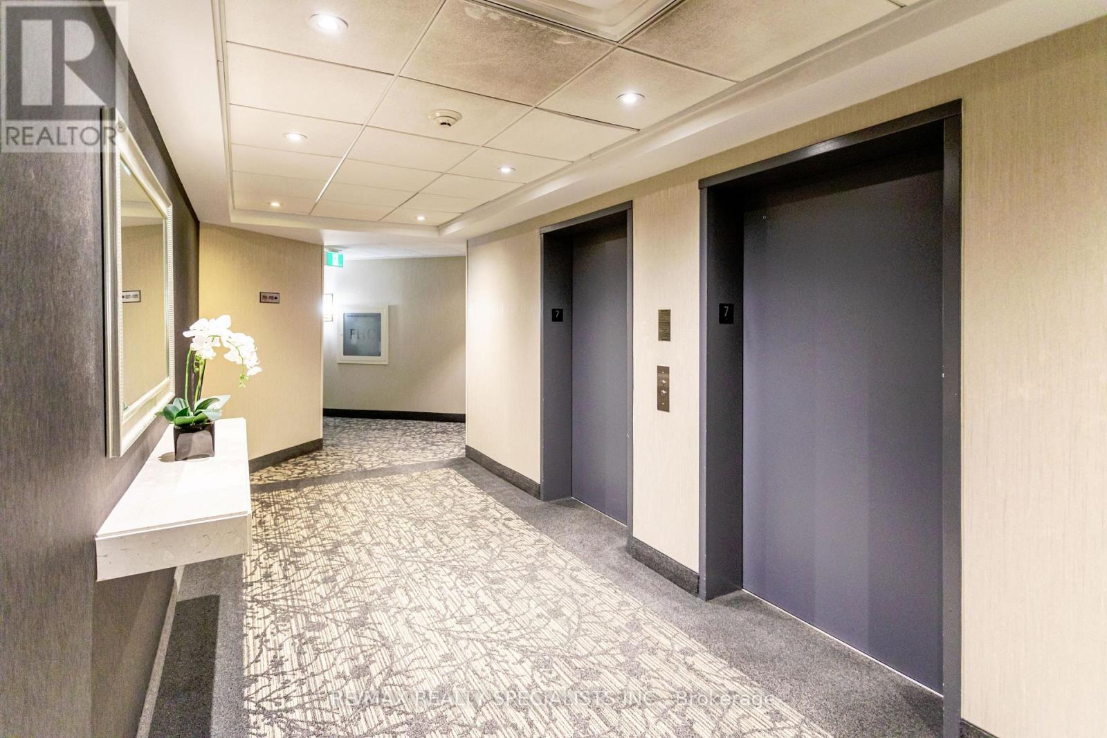 708 - 2511 Lakeshore Road W, Oakville, Ontario  L6L 6L9 - Photo 7 - W12855622