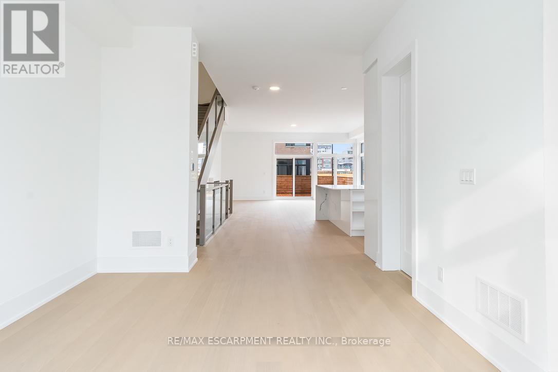 19 - 20 Lou Parsons Way, Mississauga (Port Credit), Ontario  L5H 0B2 - Photo 6 - W12855704