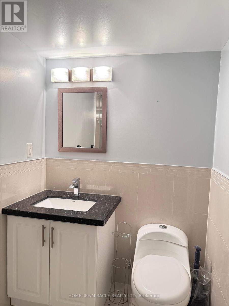 7 Wainwright Avenue, Richmond Hill (North Richvale), Ontario  L4C 5R4 - Photo 14 - N12846786