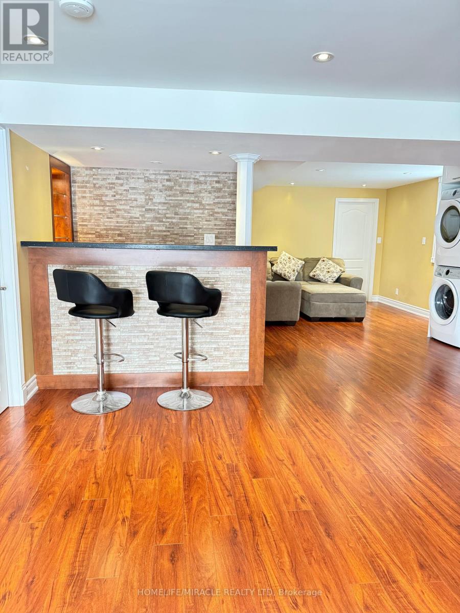 7 Wainwright Avenue, Richmond Hill (North Richvale), Ontario  L4C 5R4 - Photo 3 - N12846786