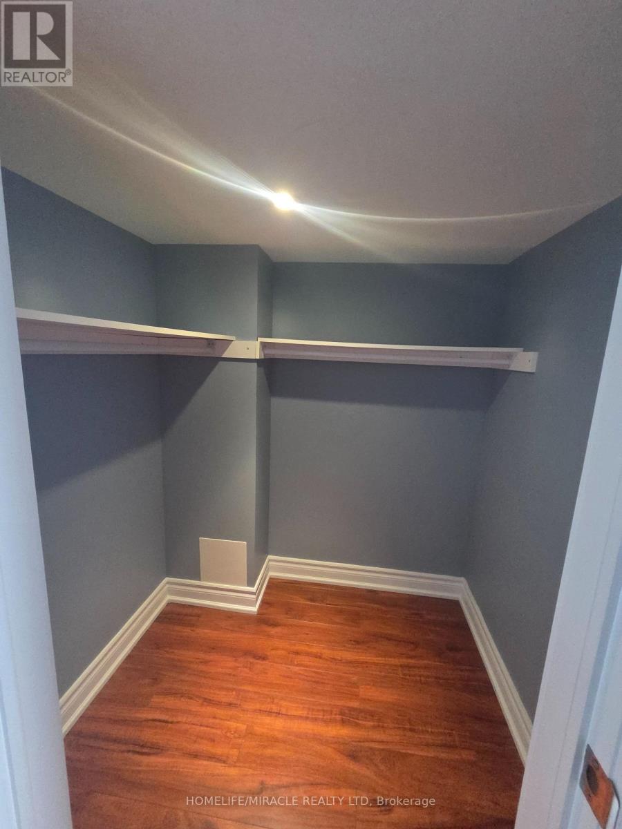 7 Wainwright Avenue, Richmond Hill (North Richvale), Ontario  L4C 5R4 - Photo 10 - N12846786