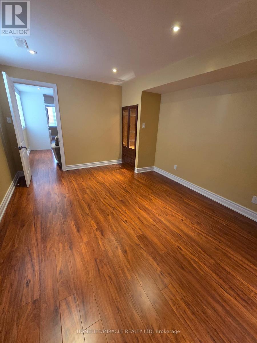 7 Wainwright Avenue, Richmond Hill (North Richvale), Ontario  L4C 5R4 - Photo 12 - N12846786