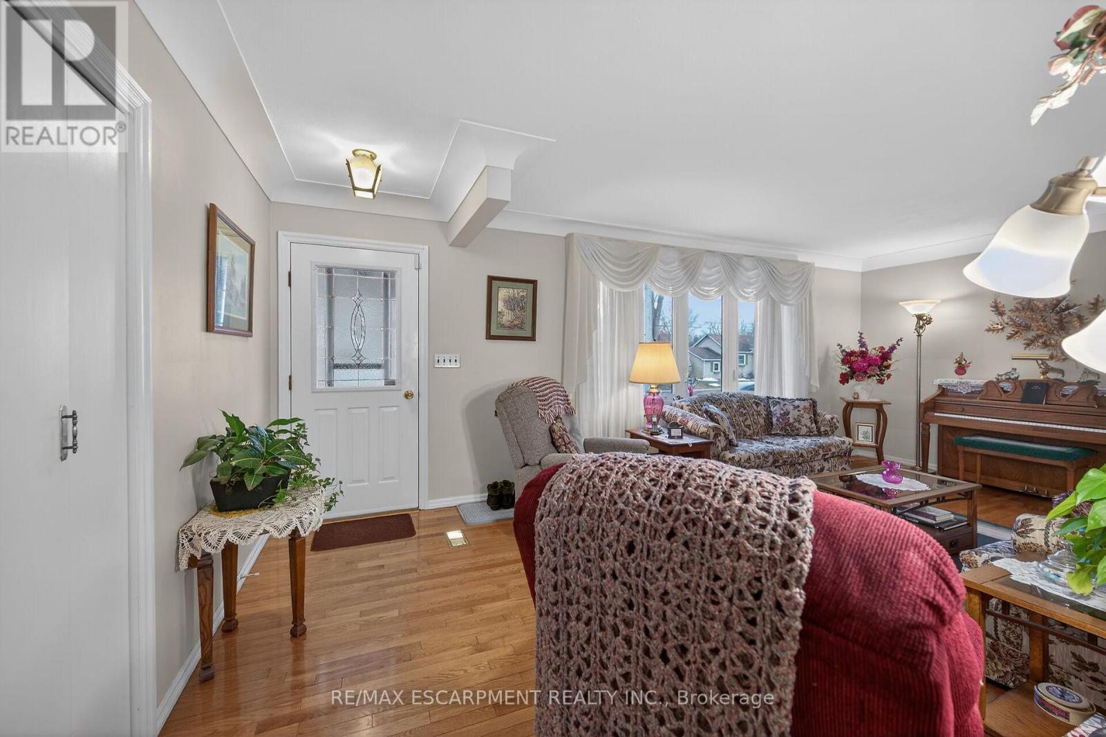 814 Cedar Street, Haldimand (Dunnville), Ontario  N1A 2K2 - Photo 12 - X12855684