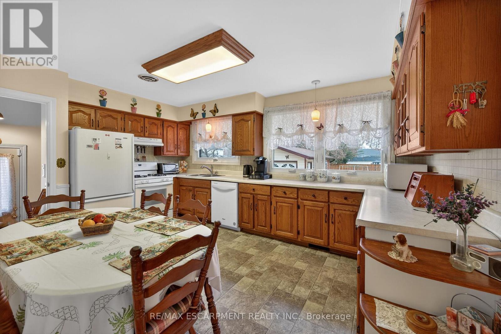 814 Cedar Street, Haldimand (Dunnville), Ontario  N1A 2K2 - Photo 13 - X12855684