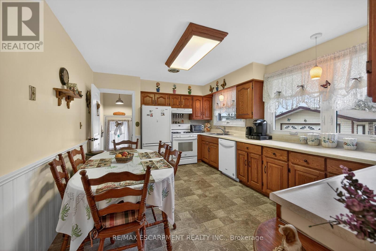 814 Cedar Street, Haldimand (Dunnville), Ontario  N1A 2K2 - Photo 14 - X12855684