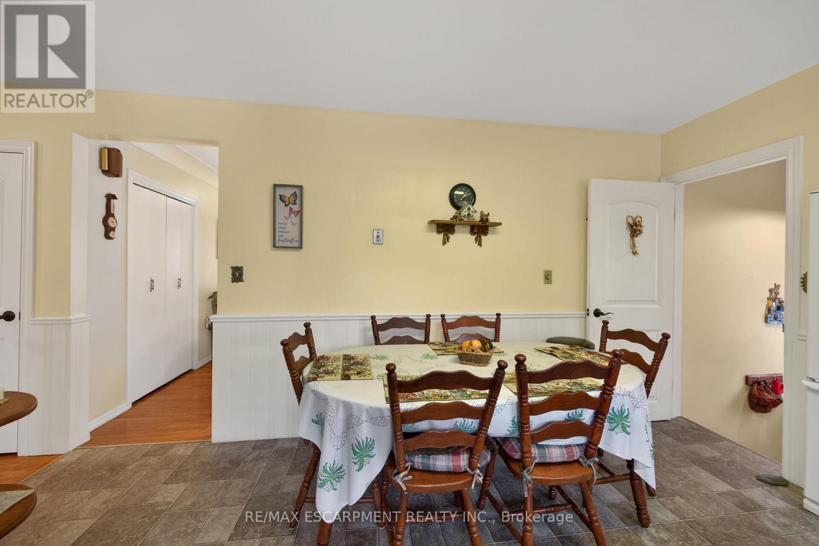 814 Cedar Street, Haldimand (Dunnville), Ontario  N1A 2K2 - Photo 15 - X12855684