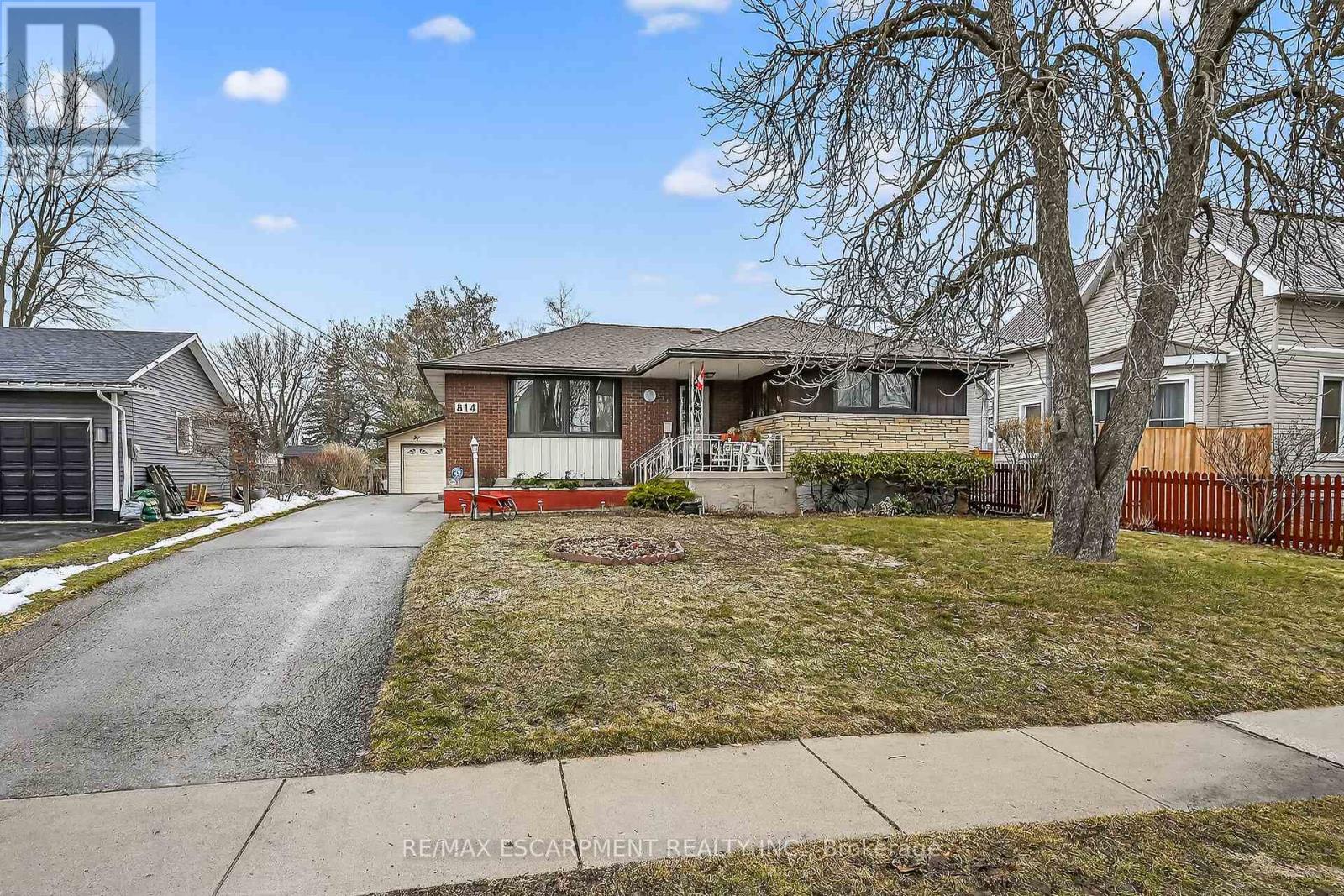 814 Cedar Street, Haldimand (Dunnville), Ontario  N1A 2K2 - Photo 2 - X12855684