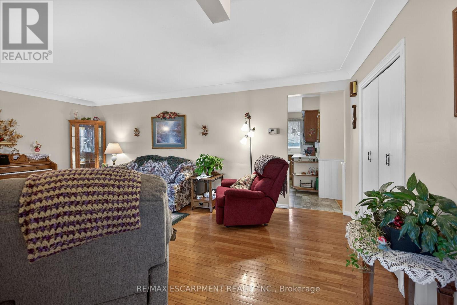 814 Cedar Street, Haldimand (Dunnville), Ontario  N1A 2K2 - Photo 8 - X12855684