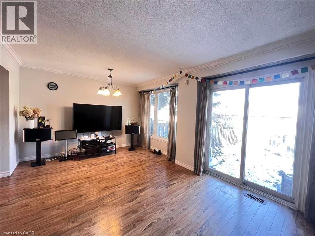 135 Essling Avenue, Hamilton, Ontario  L9B 2H9 - Photo 10 - 40810230