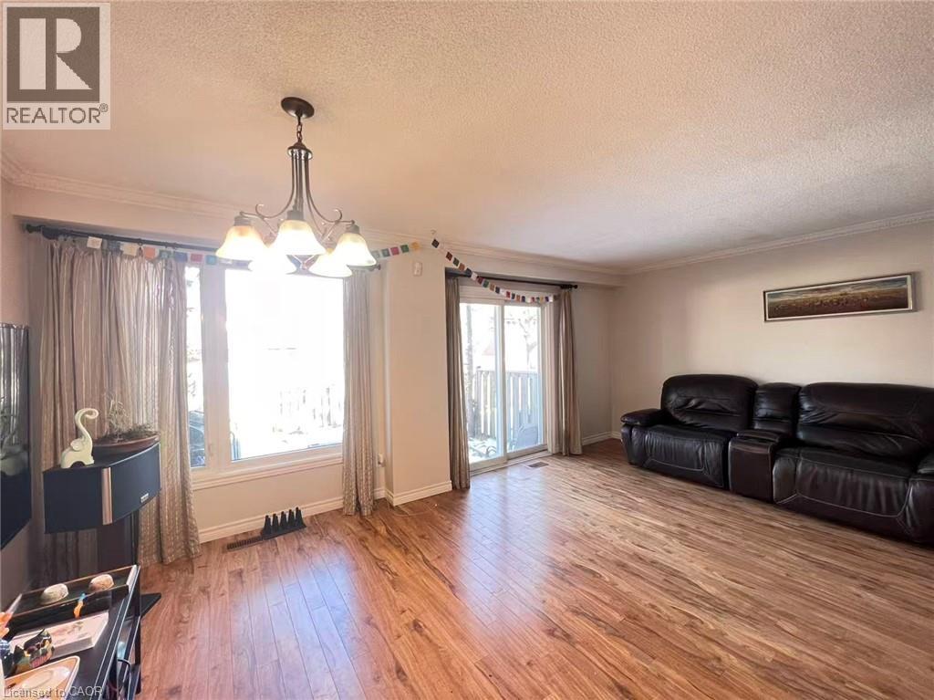 135 Essling Avenue, Hamilton, Ontario  L9B 2H9 - Photo 11 - 40810230