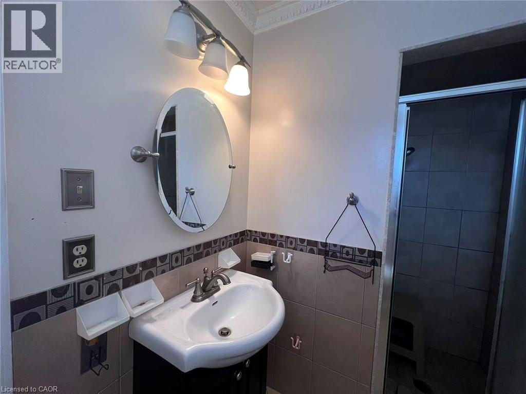 135 Essling Avenue, Hamilton, Ontario  L9B 2H9 - Photo 15 - 40810230