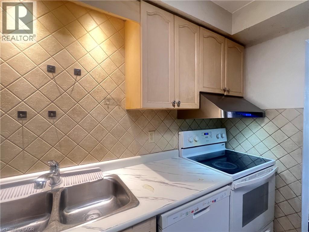 135 Essling Avenue, Hamilton, Ontario  L9B 2H9 - Photo 7 - 40810230