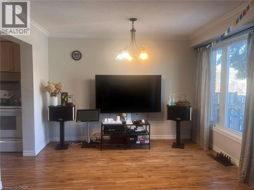 135 Essling Avenue, Hamilton, Ontario  L9B 2H9 - Photo 9 - 40810230