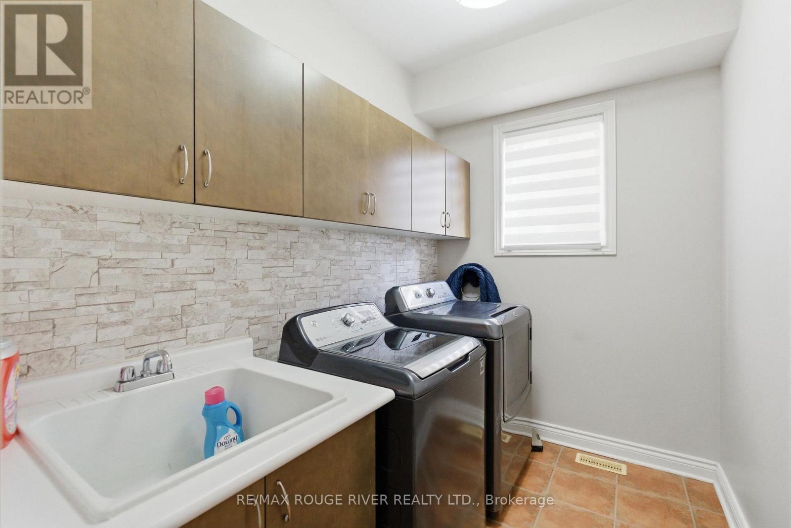 2 Hesham Drive, Whitby, Ontario  L1M 2J9 - Photo 10 - E12855840