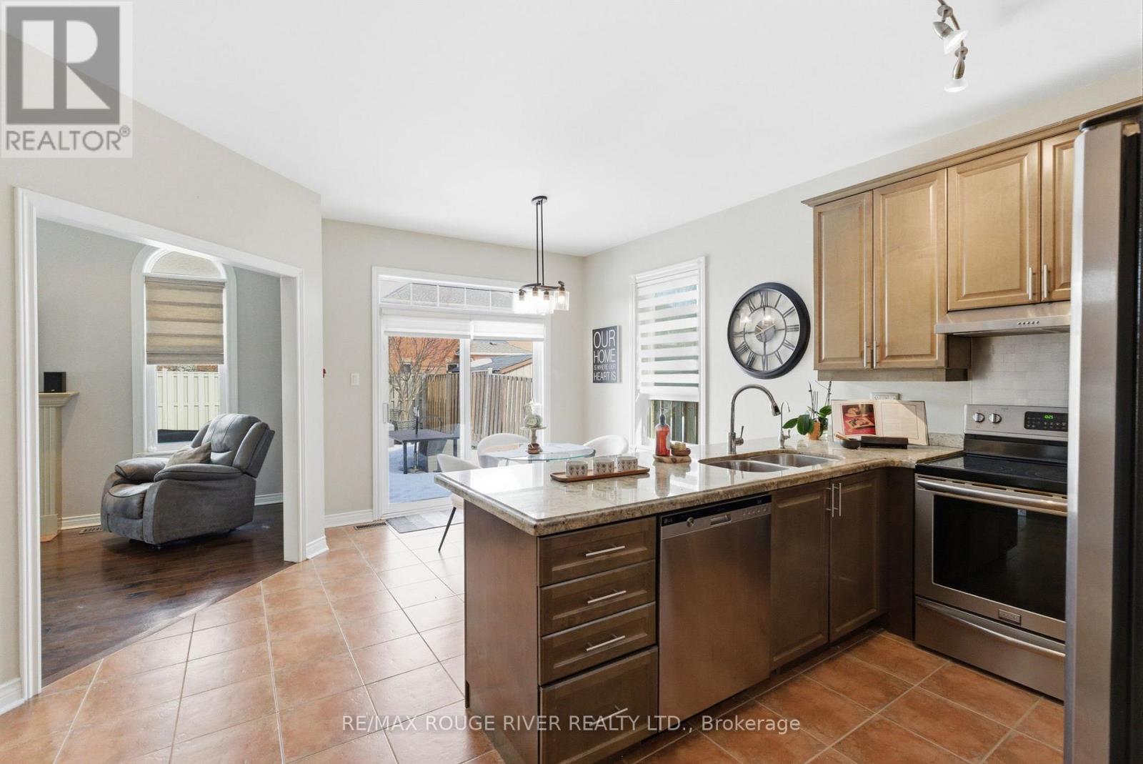 2 Hesham Drive, Whitby, Ontario  L1M 2J9 - Photo 11 - E12855840