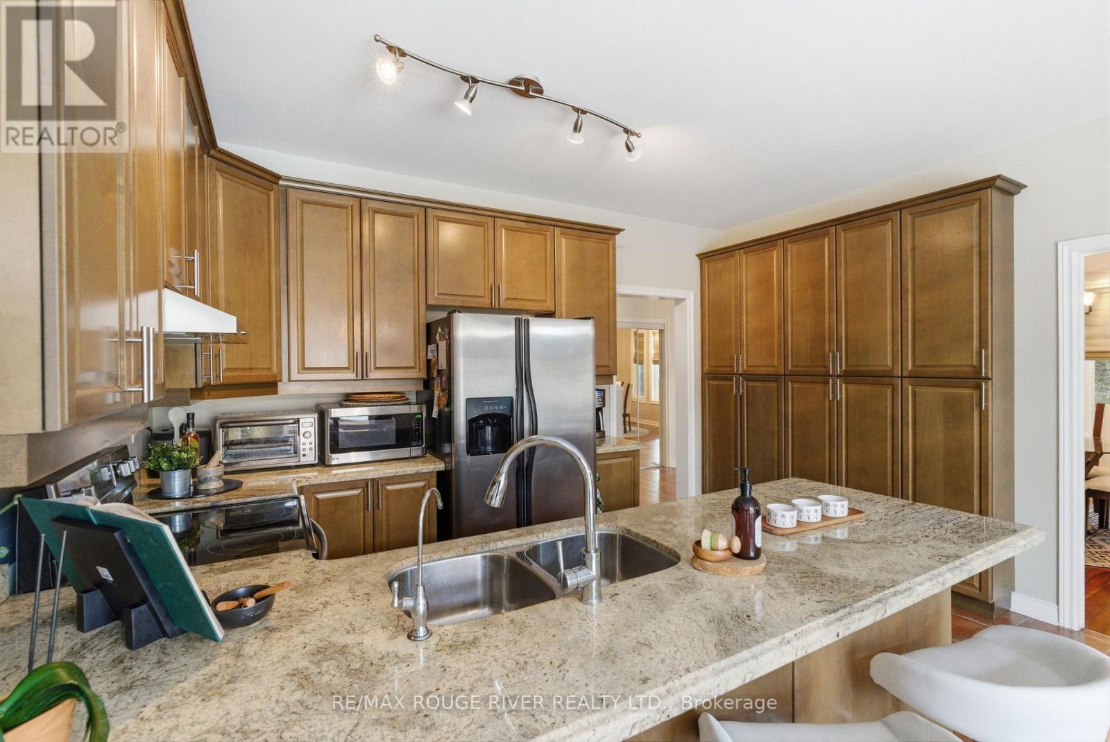 2 Hesham Drive, Whitby, Ontario  L1M 2J9 - Photo 15 - E12855840