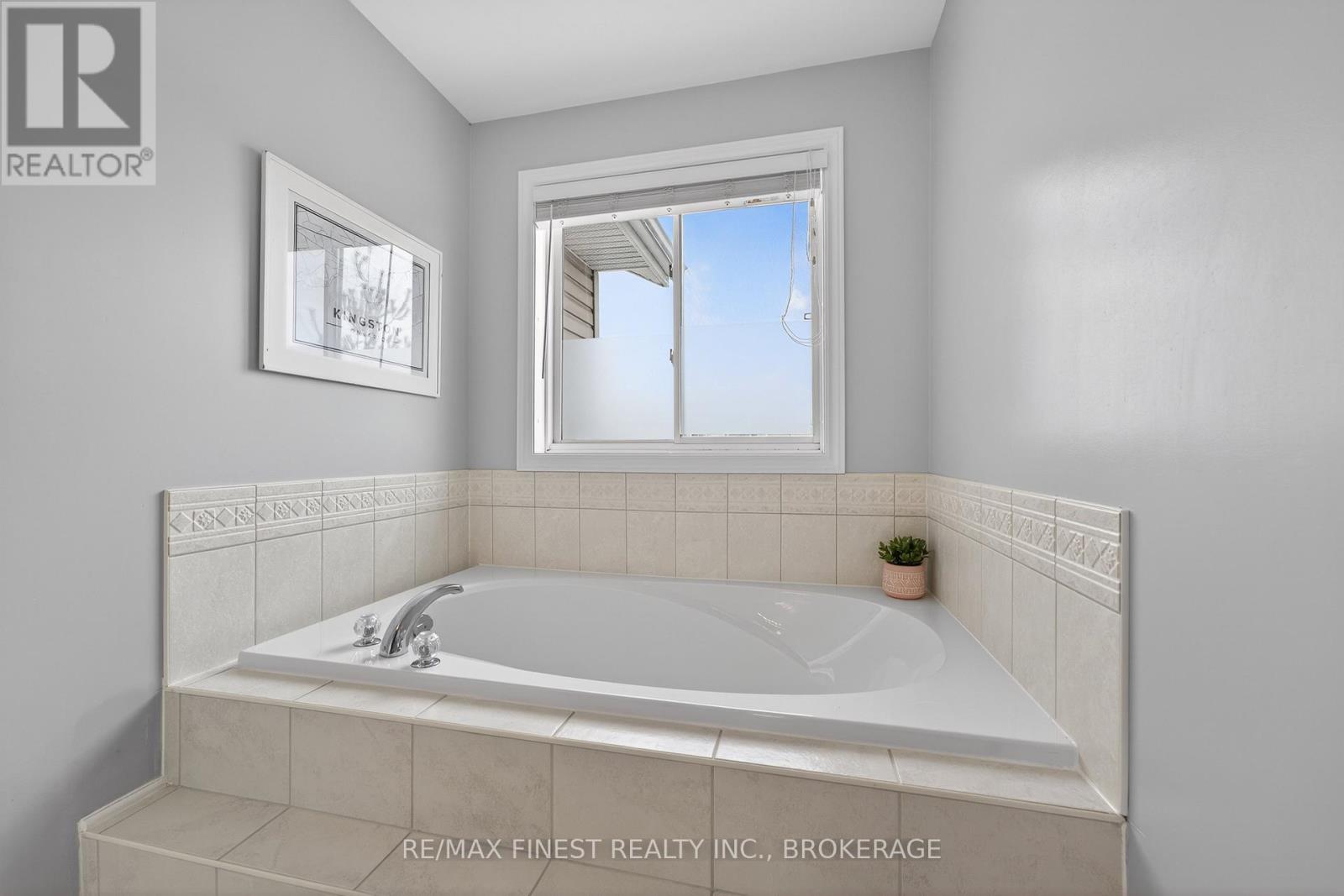 396 Quarry Pond Court, Kingston (Kingston East (Incl Barret Crt)), Ontario  K7K 7L3 - Photo 31 - X12855852