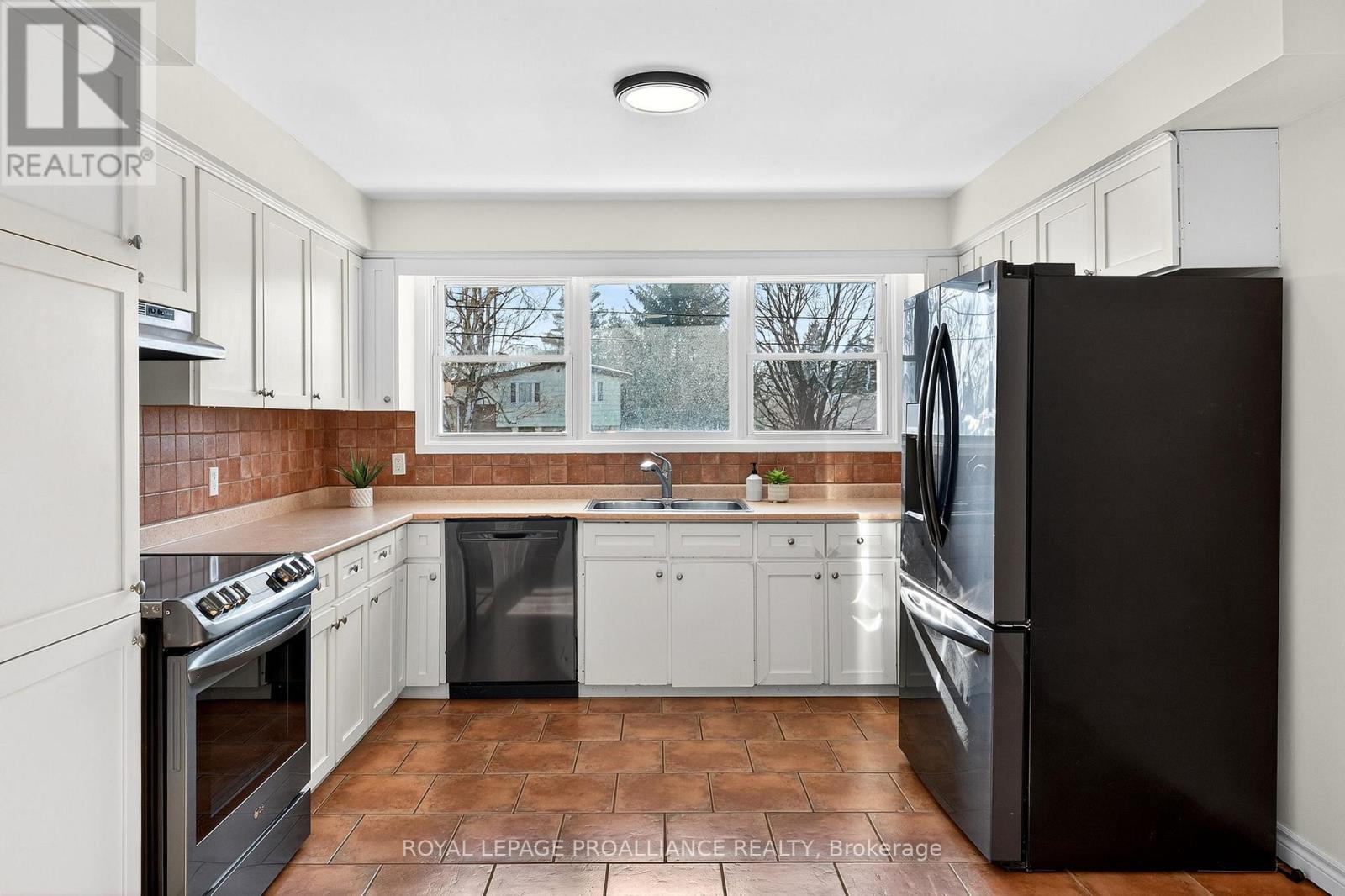 107 Fenwood Crescent, Belleville (Belleville Ward), Ontario  K8N 4Z7 - Photo 10 - X12855802