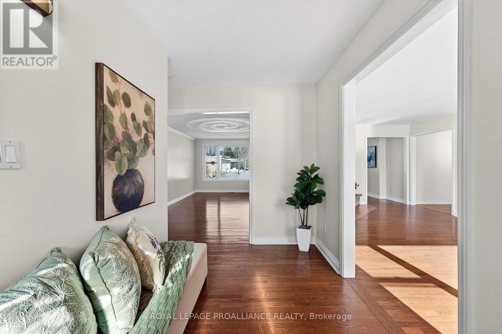 107 Fenwood Crescent, Belleville (Belleville Ward), Ontario  K8N 4Z7 - Photo 2 - X12855802