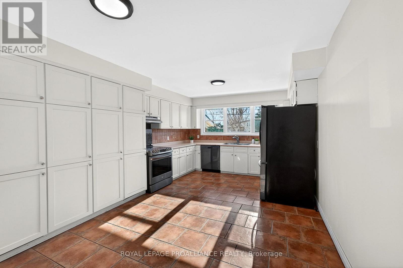 107 Fenwood Crescent, Belleville (Belleville Ward), Ontario  K8N 4Z7 - Photo 8 - X12855802