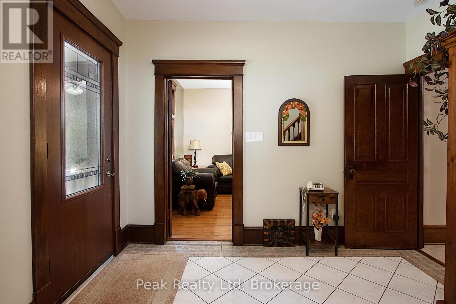 212 Front Street, Stratford, Ontario  N5A 4H7 - Photo 11 - X12855948