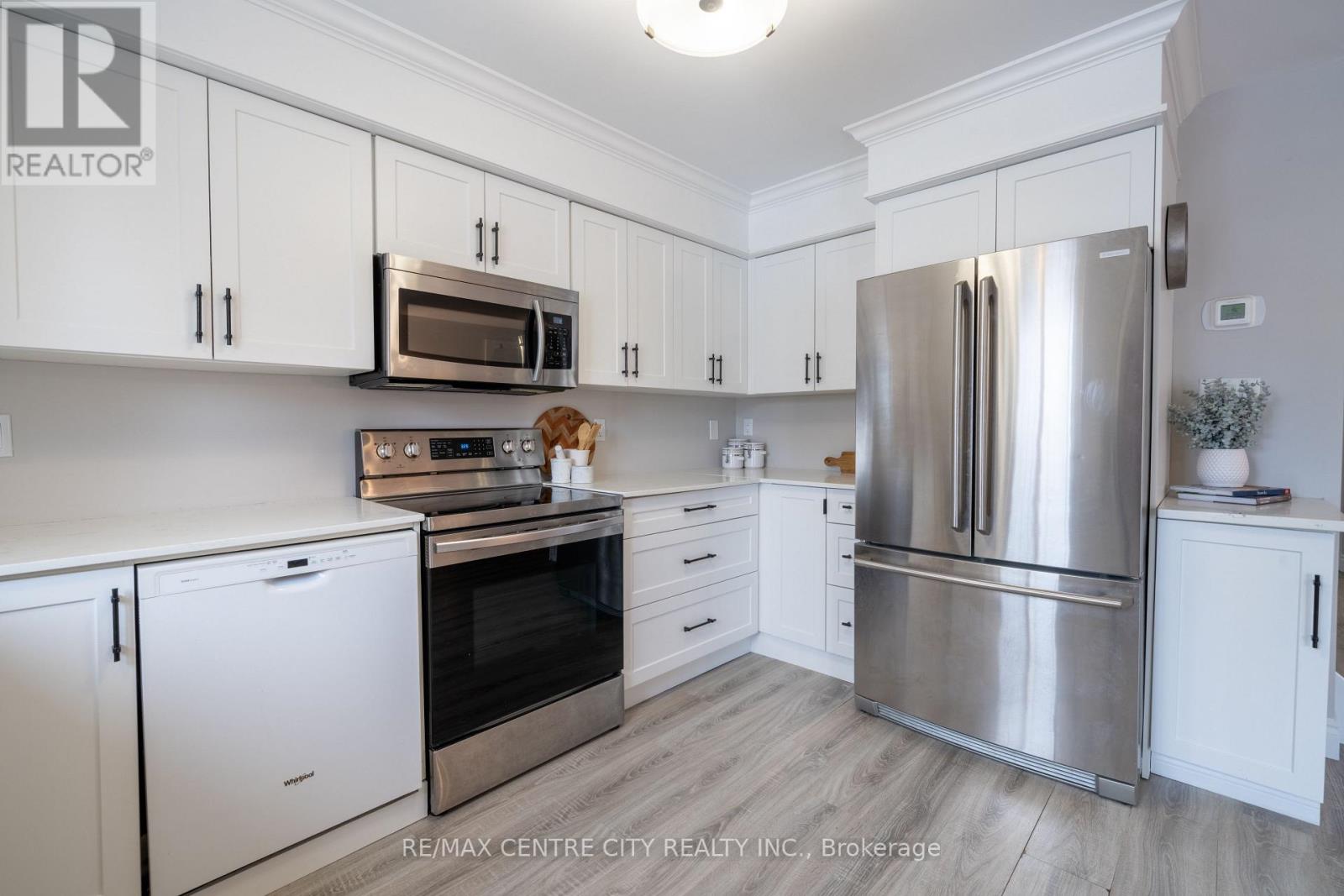 241 Parkview Drive, Strathroy-Caradoc, Ontario  N7G 4C1 - Photo 13 - X12855742