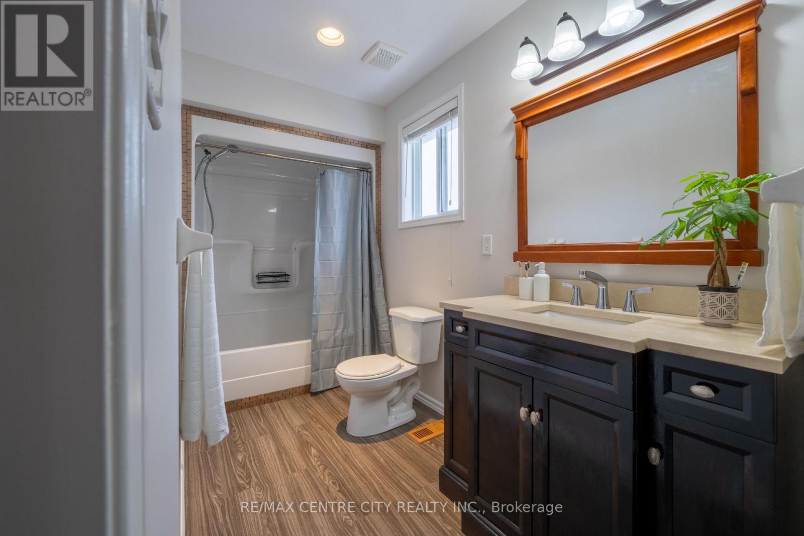 241 Parkview Drive, Strathroy-Caradoc, Ontario  N7G 4C1 - Photo 19 - X12855742