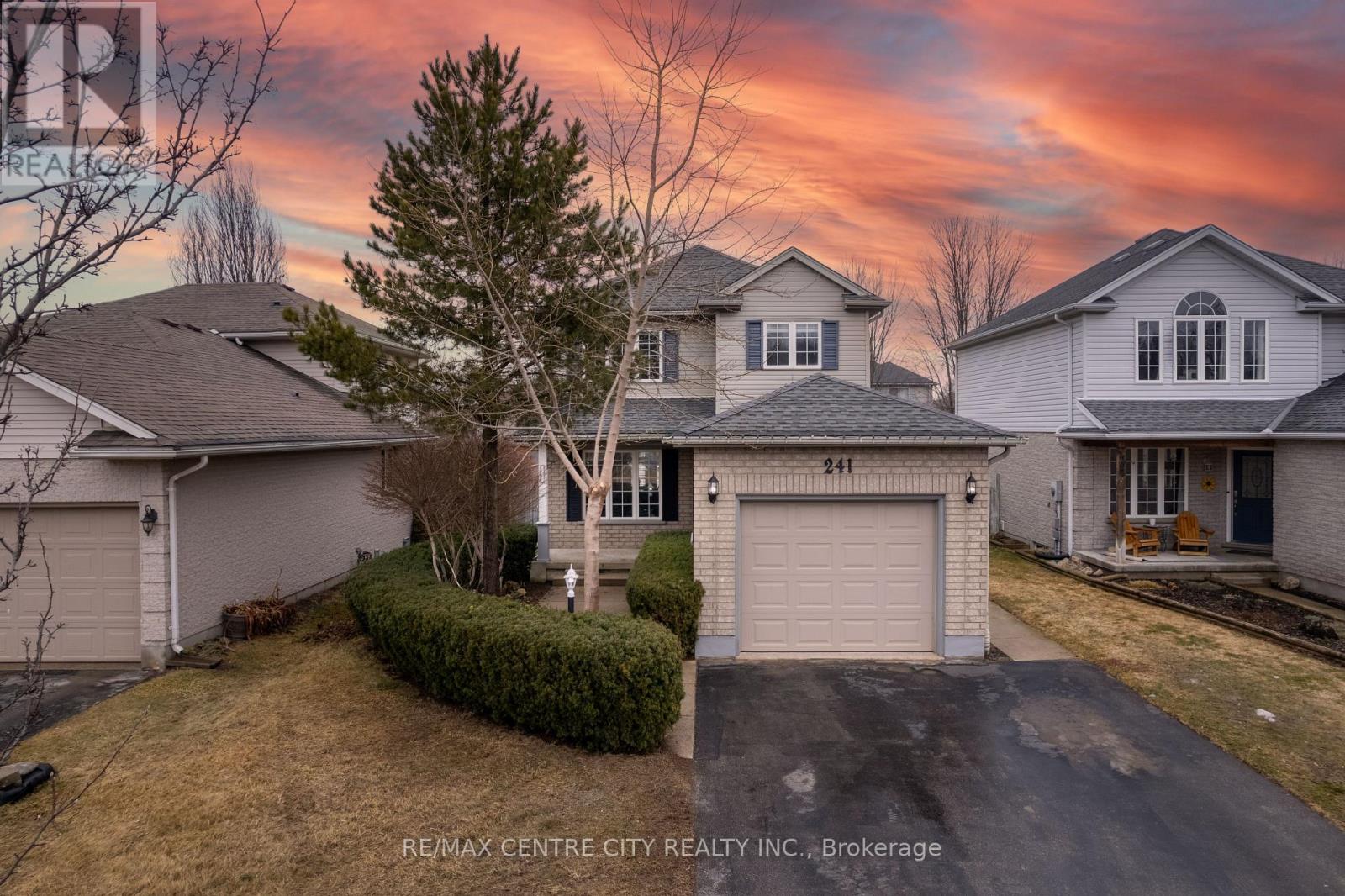 241 Parkview Drive, Strathroy-Caradoc, Ontario  N7G 4C1 - Photo 2 - X12855742