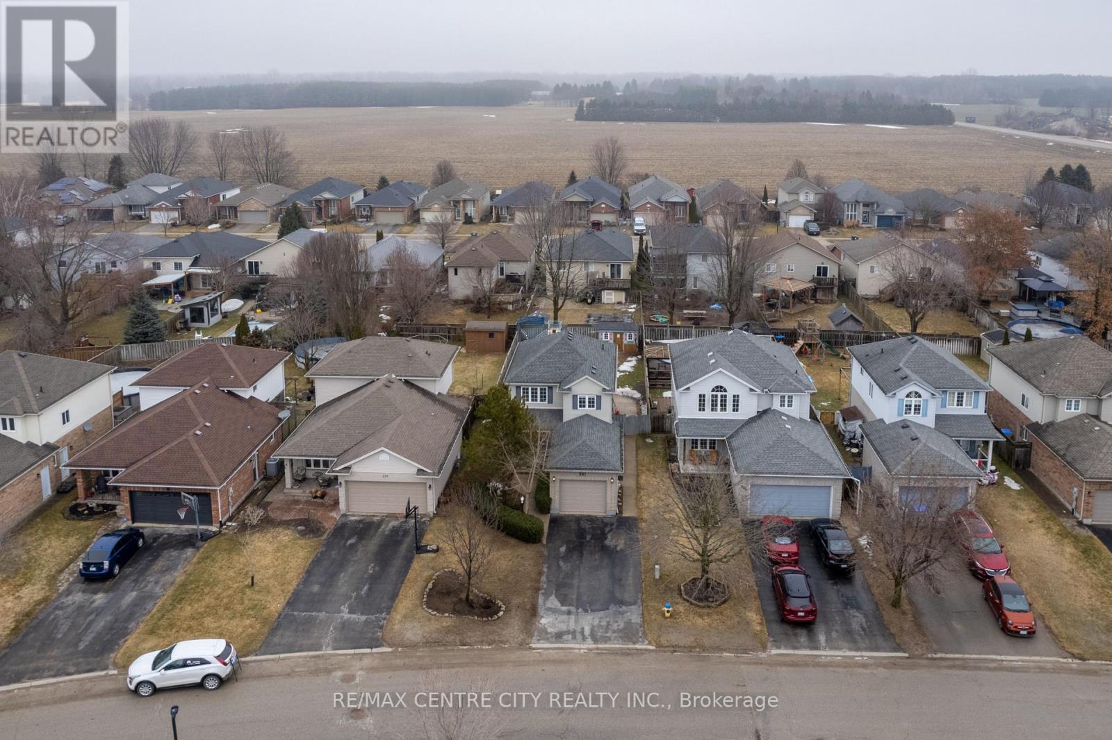 241 Parkview Drive, Strathroy-Caradoc, Ontario  N7G 4C1 - Photo 32 - X12855742