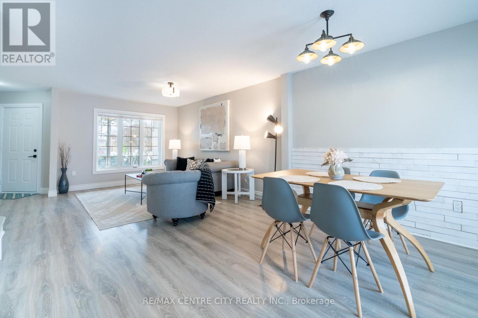 241 Parkview Drive, Strathroy-Caradoc, Ontario  N7G 4C1 - Photo 7 - X12855742