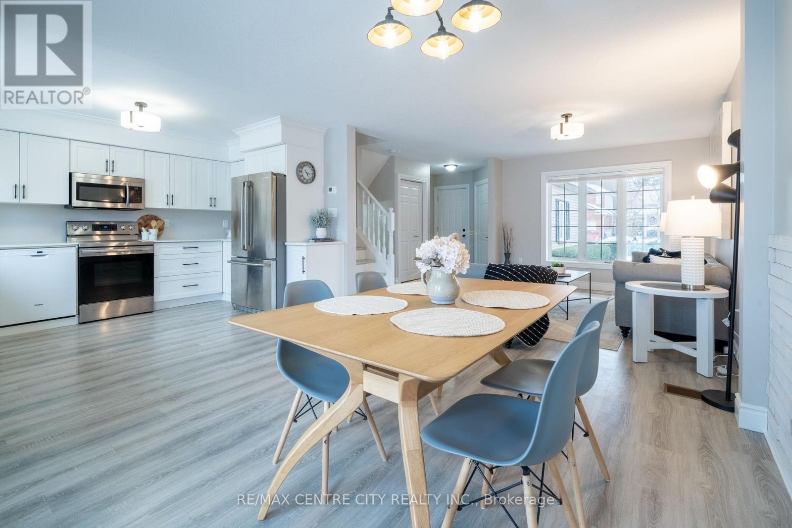 241 Parkview Drive, Strathroy-Caradoc, Ontario  N7G 4C1 - Photo 9 - X12855742