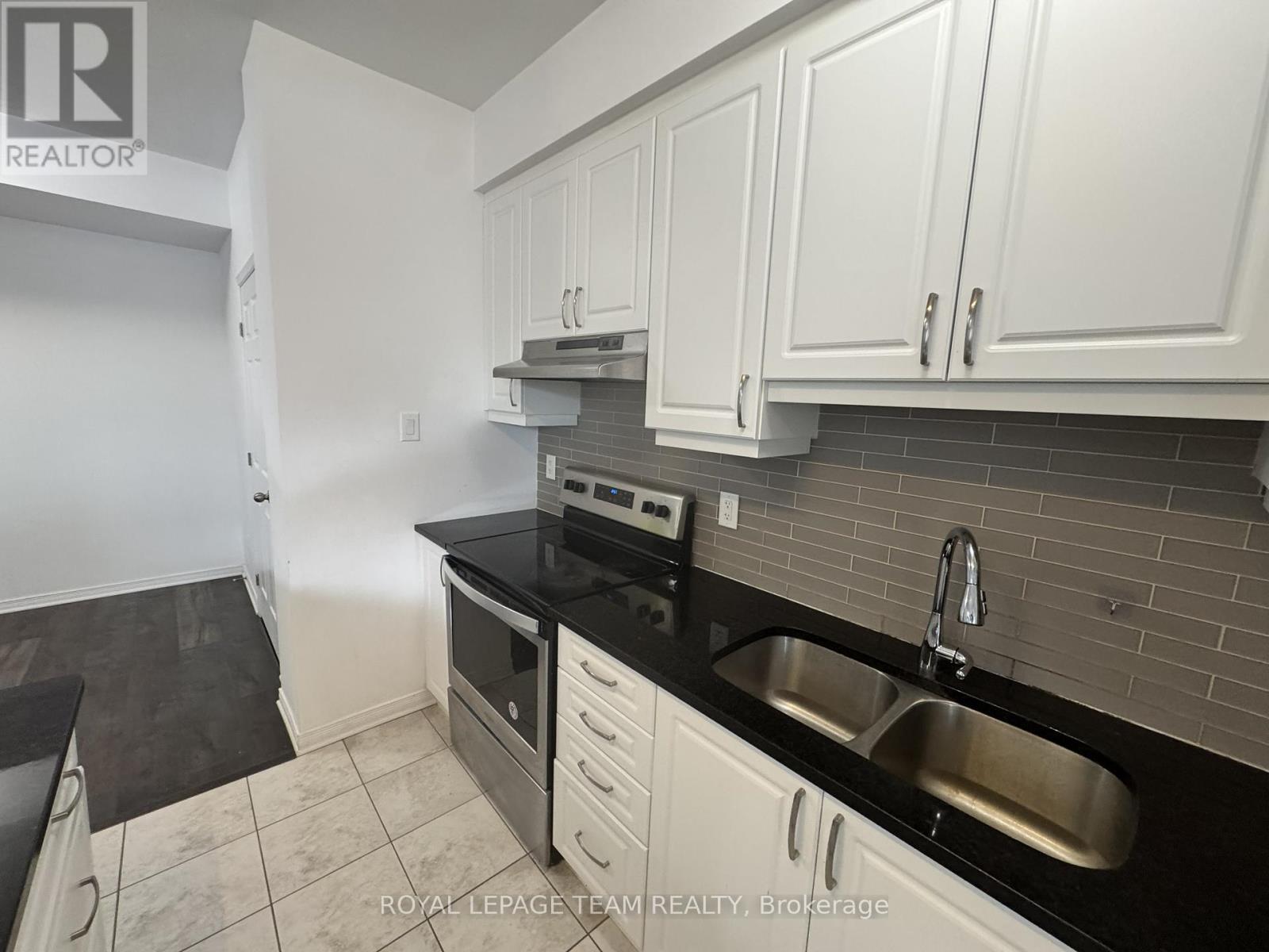 A - 371 Haliburton Heights, Ottawa, Ontario  K2V 0J3 - Photo 7 - X12855984