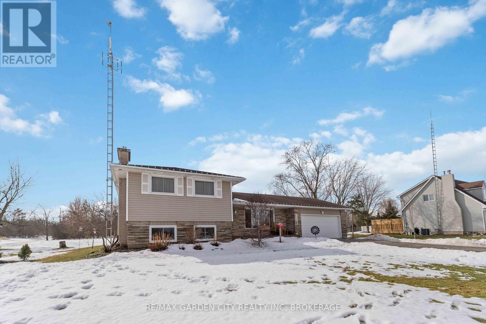 147 Cairns Crescent, Fort Erie, Ontario  L2A 5M4 - Photo 3 - X12855946