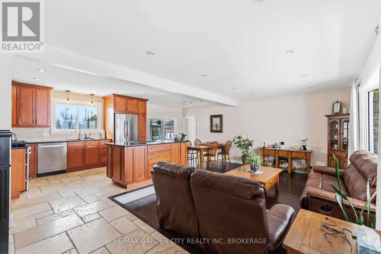 147 Cairns Crescent, Fort Erie, Ontario  L2A 5M4 - Photo 9 - X12855946