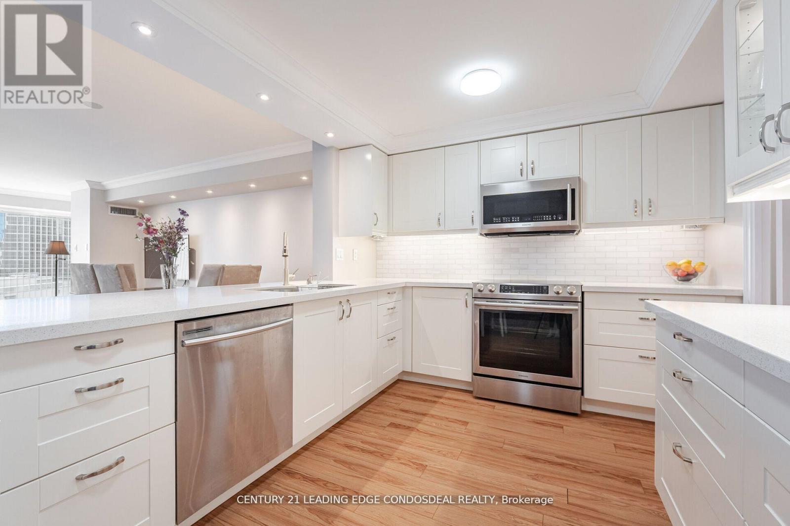 2106 - 33 University Avenue, Toronto, Ontario  M5J 2S7 - Photo 18 - C12855974