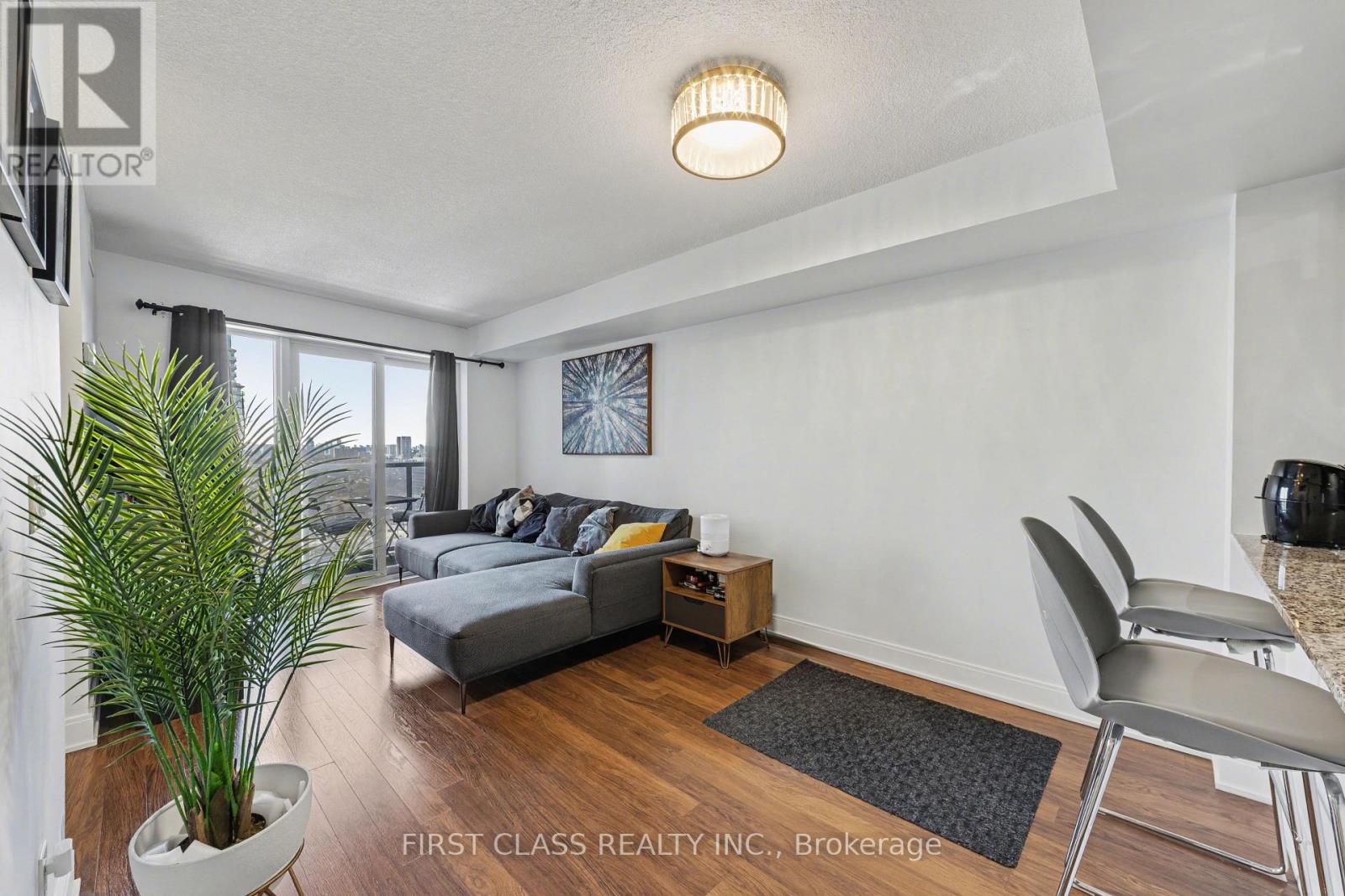 2519 - 135 VILLAGE GREEN SQUARE, Toronto, Ontario