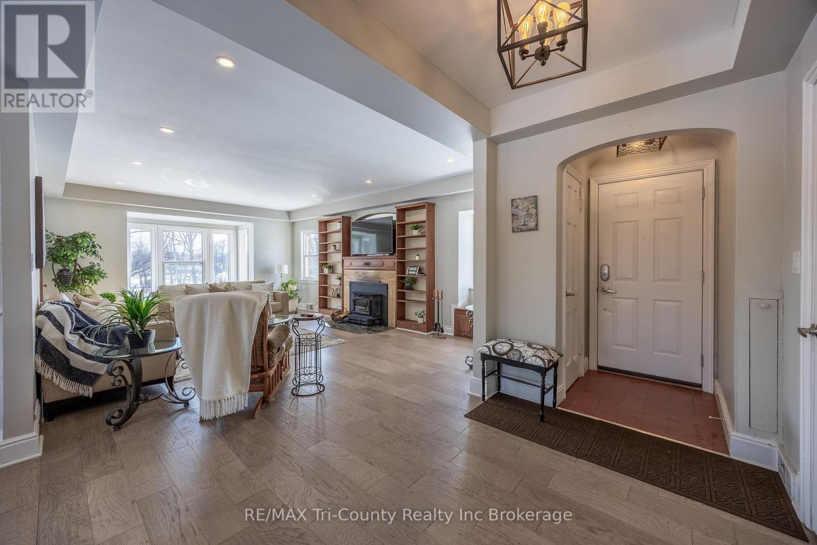 909 James Street, Norfolk, Ontario  N4B 2E3 - Photo 8 - X12820060