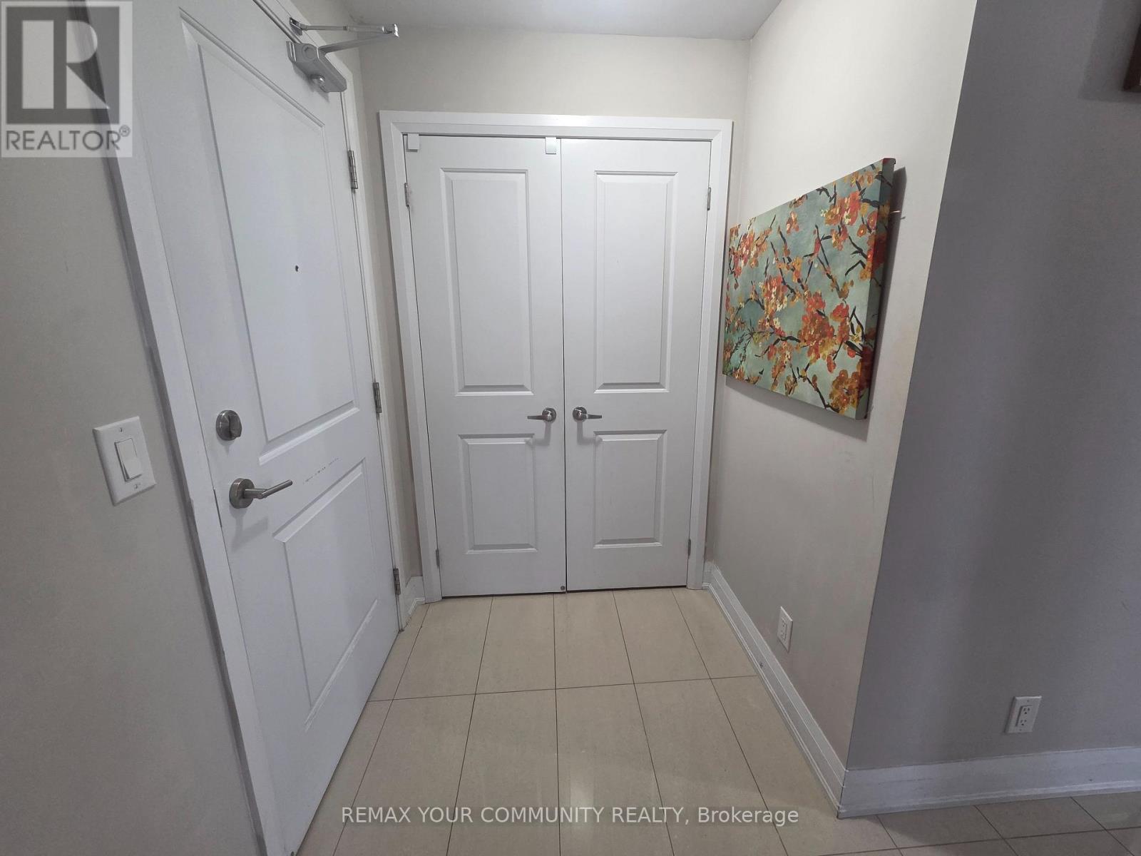 318 - 12 Woodstream Boulevard, Vaughan, Ontario  L4L 8C3 - Photo 2 - N12855872