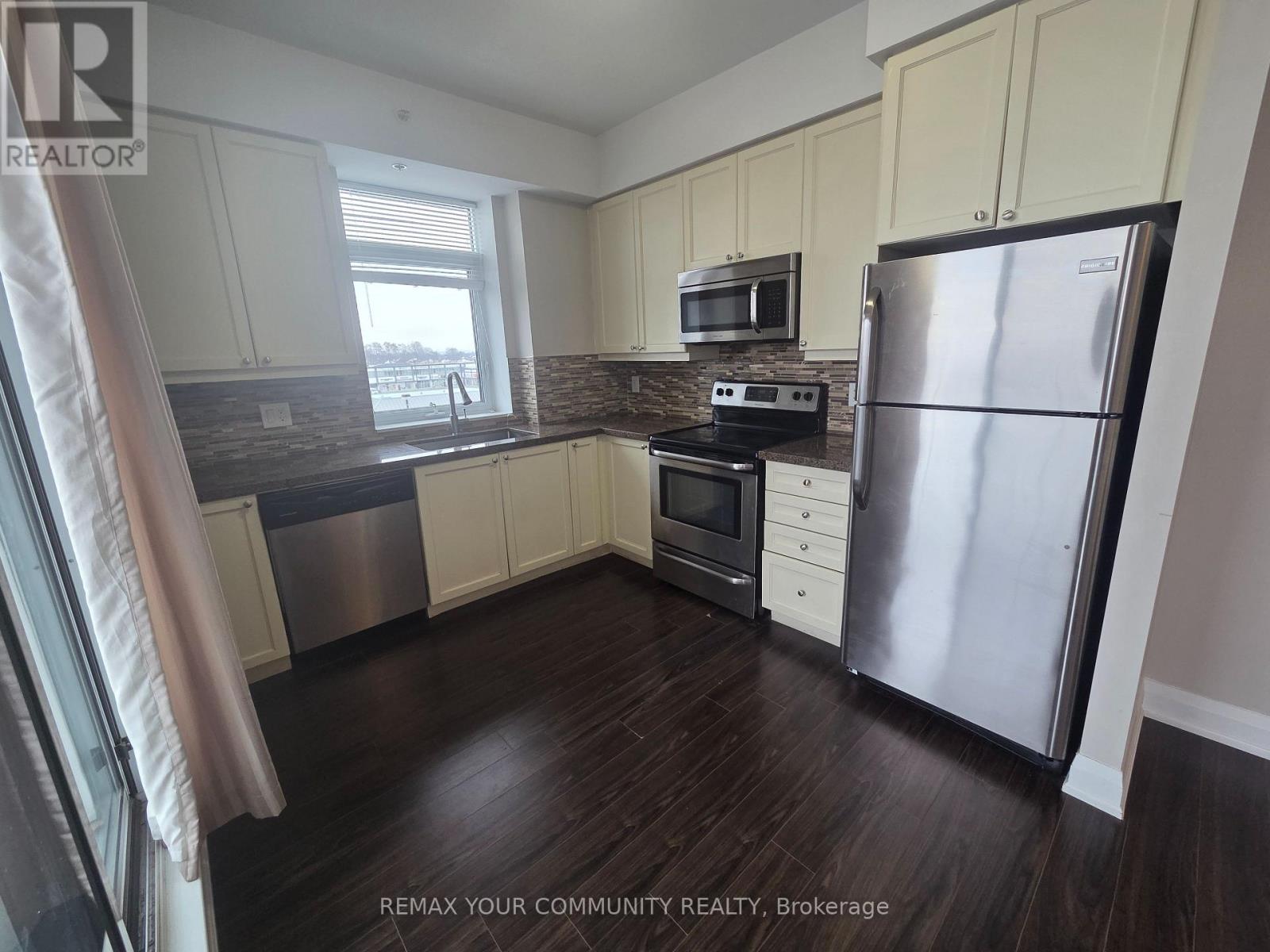 318 - 12 Woodstream Boulevard, Vaughan, Ontario  L4L 8C3 - Photo 4 - N12855872